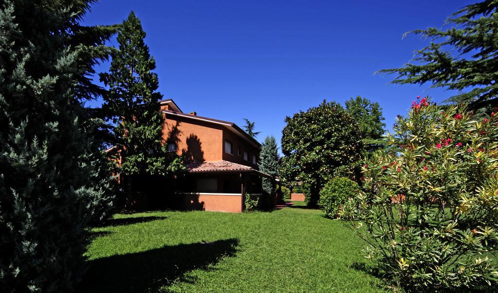 Appartamenti Punta Gro Sirmione Exteriör bild