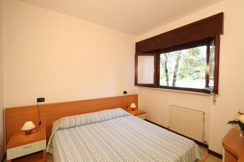 Appartamenti Punta Gro Sirmione Rum bild