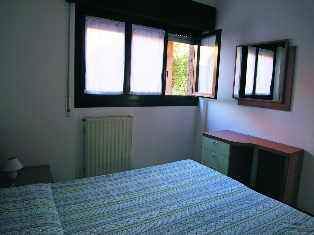 Appartamenti Punta Gro Sirmione Rum bild