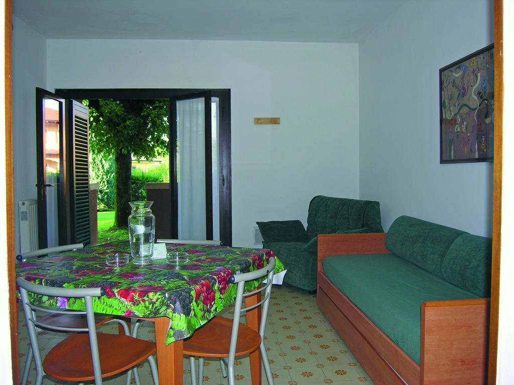 Appartamenti Punta Gro Sirmione Rum bild