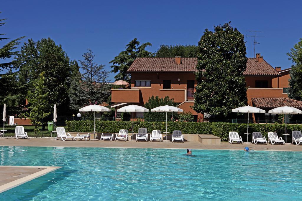 Appartamenti Punta Gro Sirmione Exteriör bild