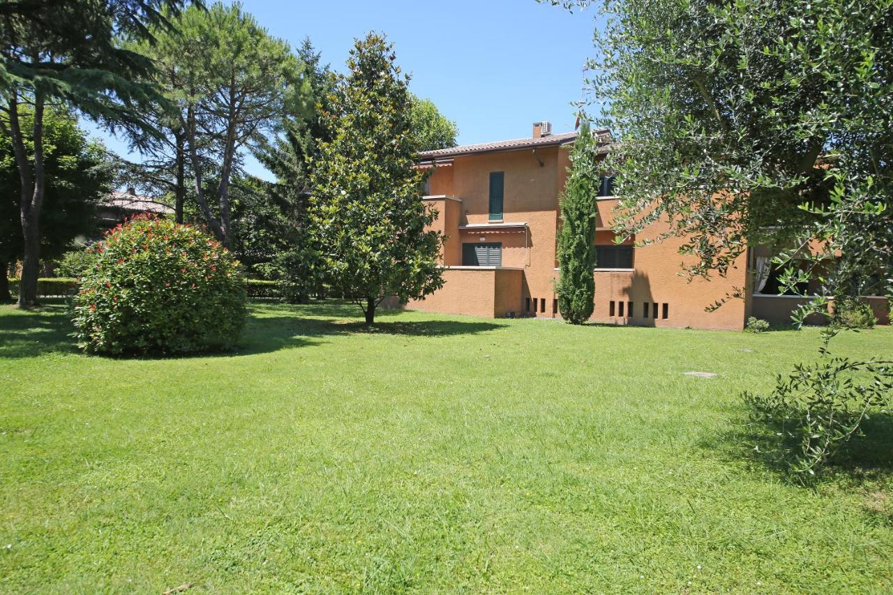 Appartamenti Punta Gro Sirmione Exteriör bild
