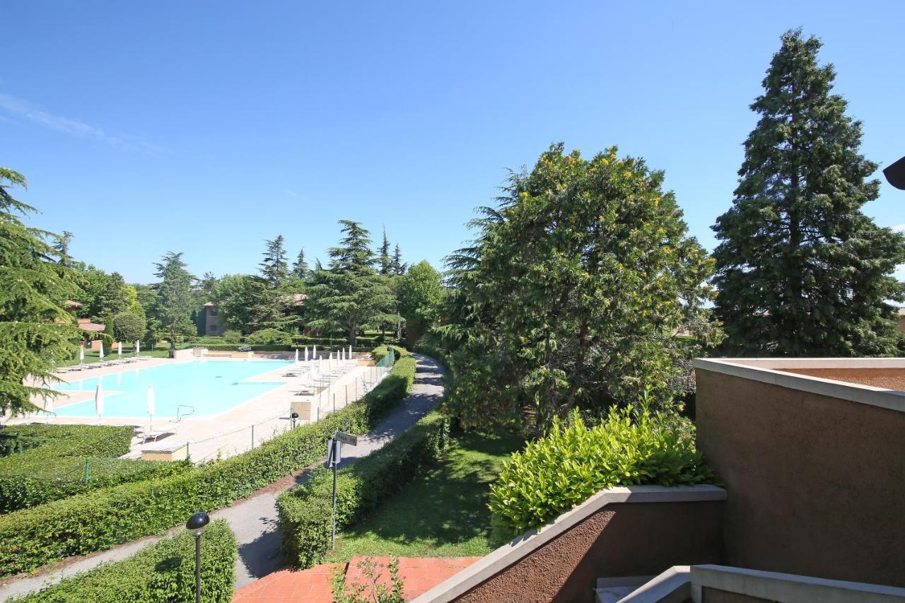 Appartamenti Punta Gro Sirmione Exteriör bild