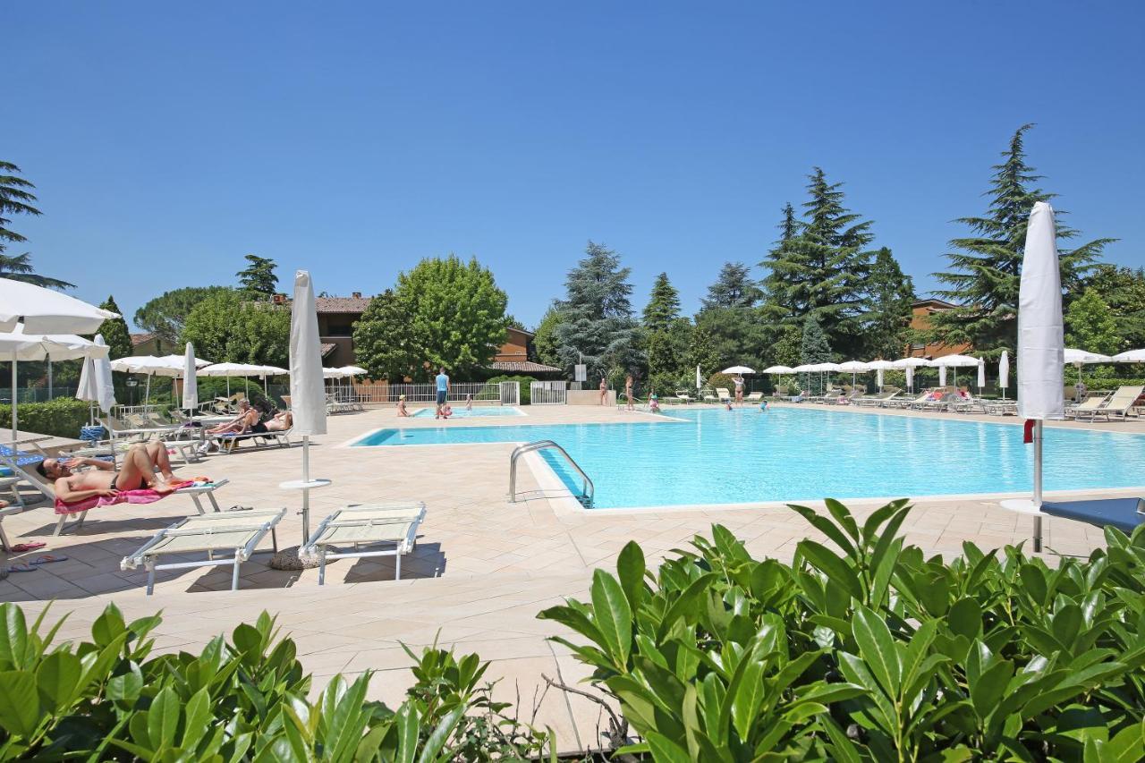 Appartamenti Punta Gro Sirmione Exteriör bild