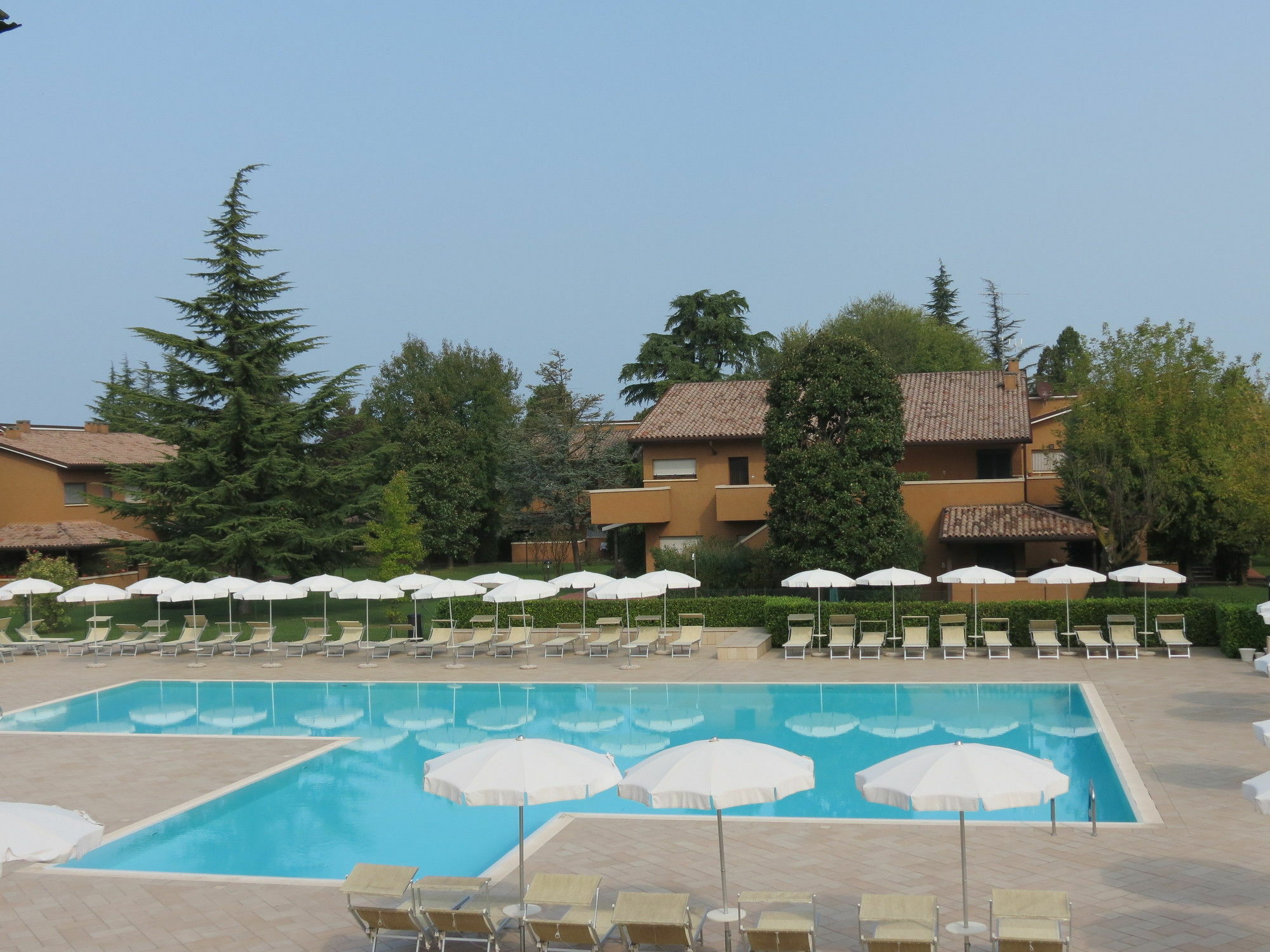 Appartamenti Punta Gro Sirmione Exteriör bild